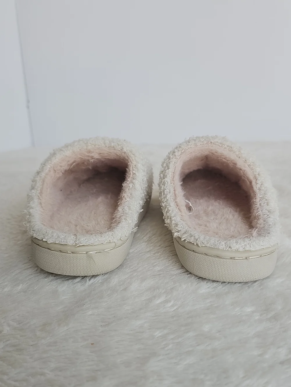 Cozy Cream Fuzzy Slipper Mules Blue Embroidered Bow Sz 1/2